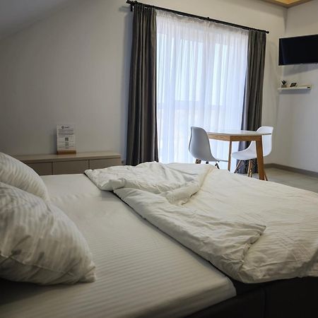 Apartments Bis House Dnipro Exterior foto